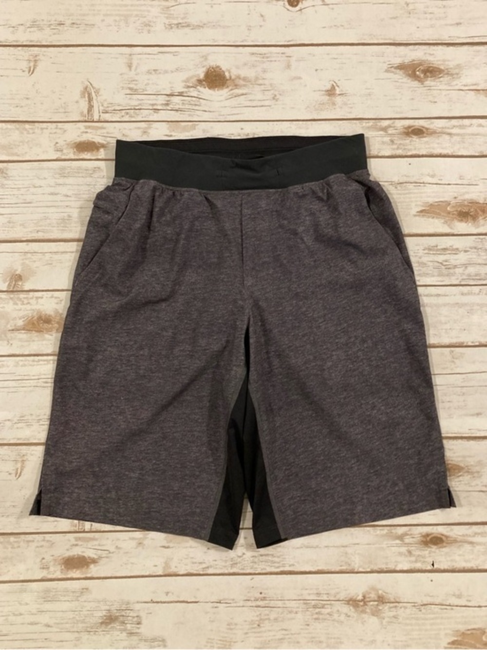 Lululemon Men’s Gray T.H.E. Short 11"
Linerless Size Small